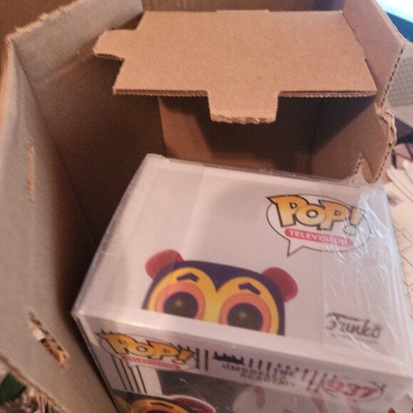 New Sealed Hazel The Umbrella Academy Vinyl Figure Funko Pop #937 - Picture 2 of 6